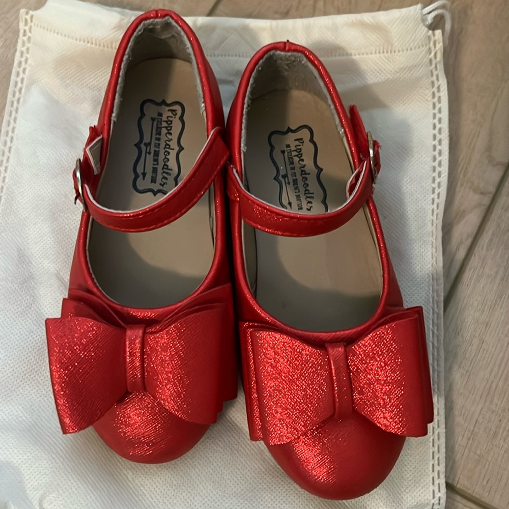 Pipperdoodles red glitter bow shoes size 31